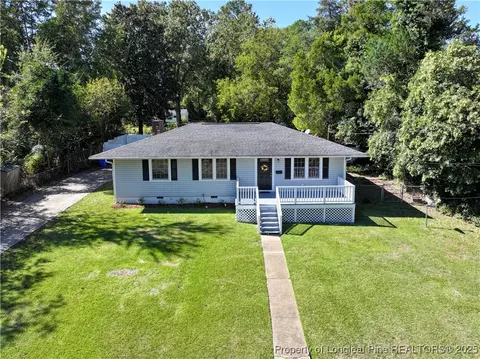 1061 Mohawk Ave, Fayetteville, NC 28303
