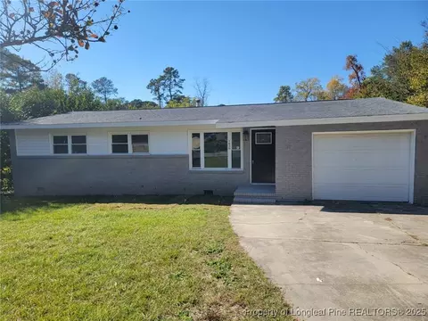 1830 Glenwick Dr, Fayetteville, NC 28304