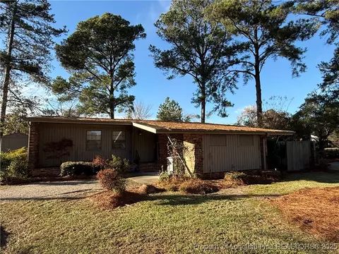 600 W 19th St, Lumberton, NC 28358