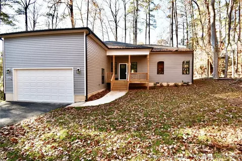 725 Piccadilly Cts, Sanford, NC 27332
