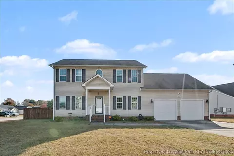 5609 Prestonfield Ln, Hope Mills, NC 28348