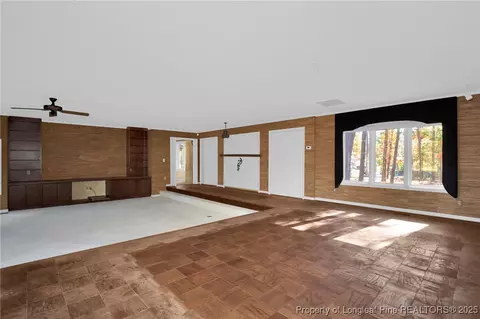 549 Rainforest Rd, Hope Mills, NC 28348