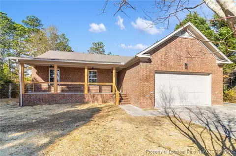3638 Golfview Rd, Hope Mills, NC 28348
