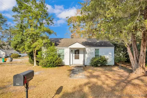 5426 Suncrest Dr, Hope Mills, NC 28348