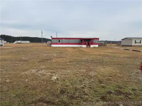 6717 Raynham Rd, Fairmont, NC 28340