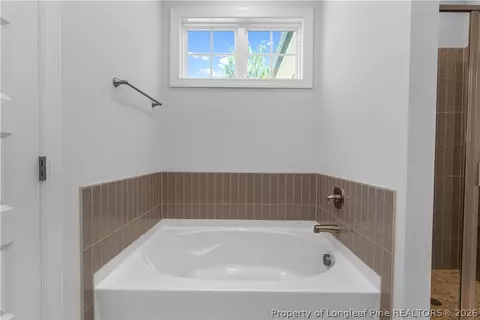 Bath - 204 N Rabbit Run Dr, Smithfield, NC 27577 photo 2 of 3