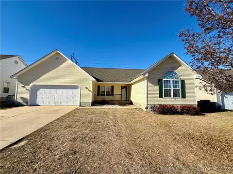 2512 Camp Lejeune Ct, Hope Mills, NC 28348