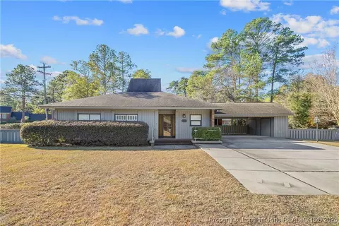 2118 Winterlochen Rd, Fayetteville, NC 28305