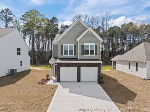 4542 Bunkers Bay Ln, Hope Mills, NC 28371