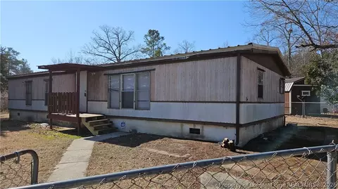 7433 Layton Dr, Fayetteville, NC 28314
