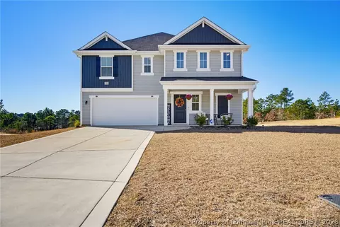 913 Sapphire Stone Ln, Hope Mills, NC 28348