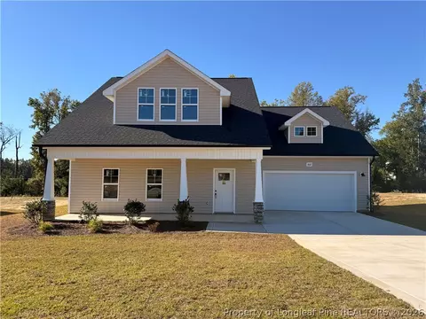 802 Southerland Peak Dr, Raeford, NC 28376