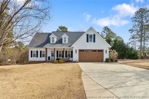 8422 Foxtrail Dr, Fayetteville, NC 28311