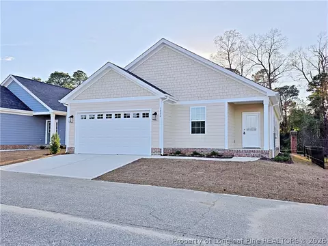 1822 Fordham Dr, Fayetteville, NC 28304