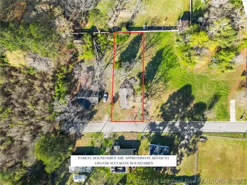 38 Leggett St, Lumberton, NC 28358