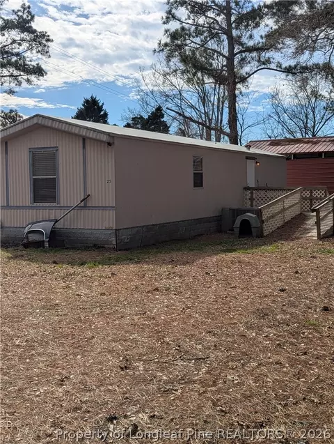 25 Plum Nellie Rd, Bladenboro, NC 28320