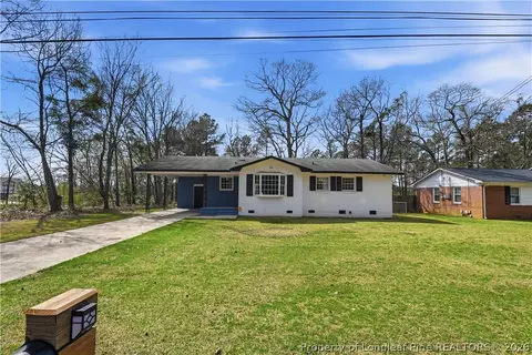 466 Lansdowne Rd, Fayetteville, NC 28314
