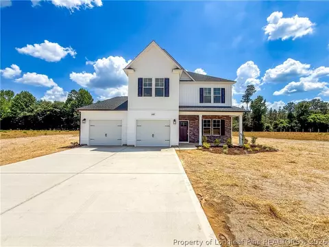 6482 Madelyn Dr, Wade, NC 28395