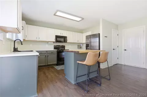 Kitchen - 334 Crane Way, Bunnlevel, NC 28323 photo 3 of 5