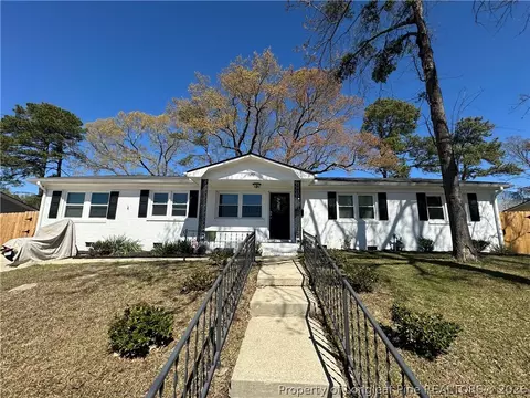 3252 Barksdale Rd, Fayetteville, NC 28301