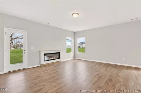 Living - 103 Rubyfield Ct, Fremont, NC 27830 photo 2 of 3
