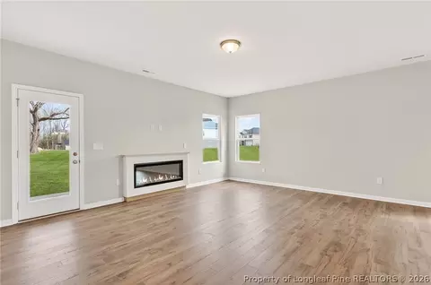 Living - 102 Rubyfield Ct, Fremont, NC 27830 photo 2 of 4