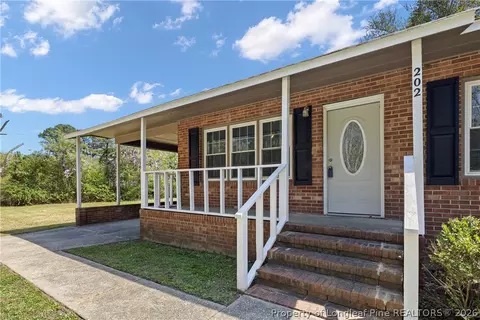 202 Mercer St, Red Springs, NC 28377