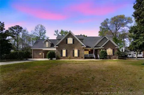 417 Foxwood Dr, Hope Mills, NC 28348