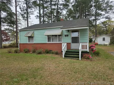407 N Edinborough St, Red Springs, NC 28377