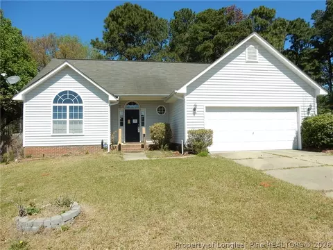 571 Americana Dr, Raeford, NC 28376