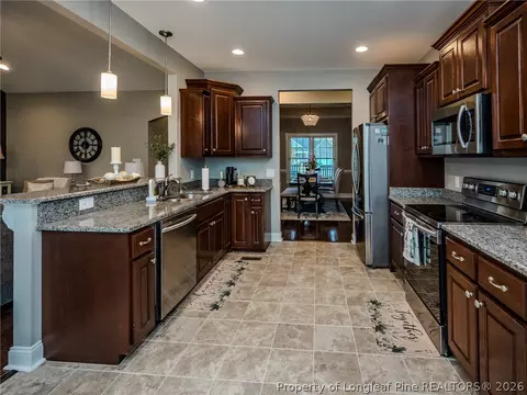 87 Brownstone Dr, Lumberton, NC 28360