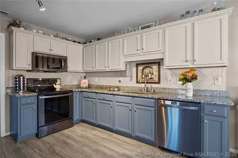 Kitchen - 20 Turkey Oak Cir, Bunnlevel, NC 28323 photo 4 of 4