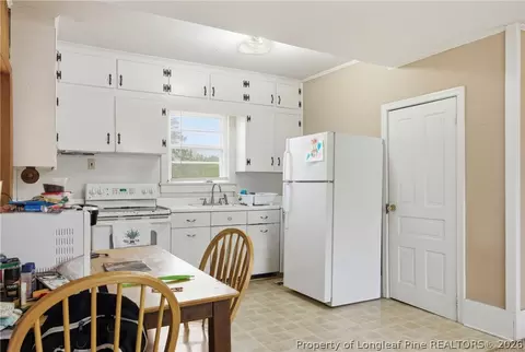 Kitchen - 113 N Third St, Dublin, NC 28332 photo 2 of 3