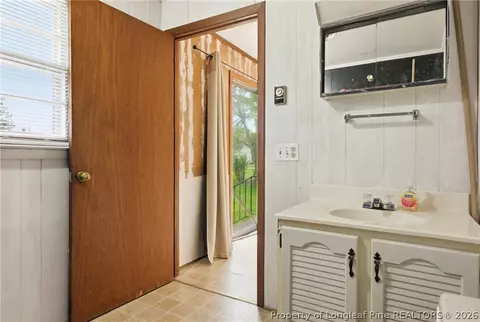 Bath - 113 N Third St, Dublin, NC 28332 photo 1 of 5