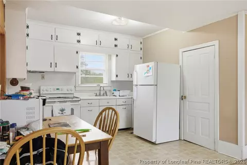 Kitchen - 113 N Third St, Dublin, NC 28332 photo 3 of 3