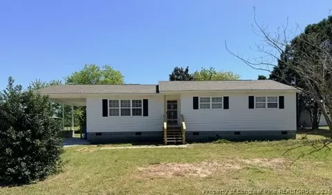 250 Trappers Run Ln, Clinton, NC 28328