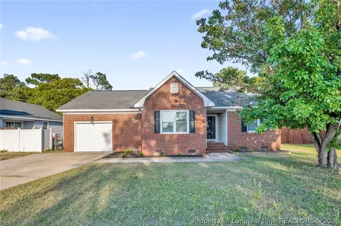 805 Windingwood Pl, Hope Mills, NC 28348