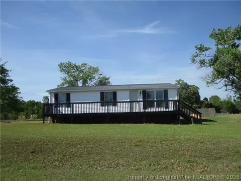 27 Skylark Ln, Saint Pauls, NC 28384