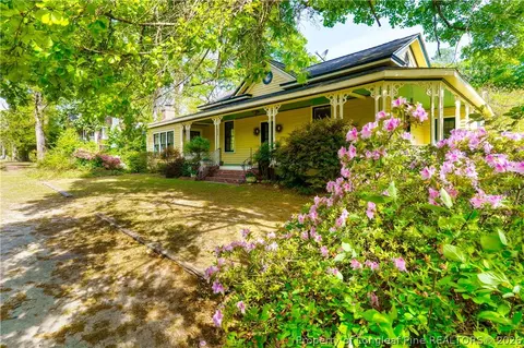 524 Carthage St, Cameron, NC 28326