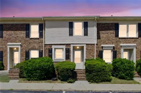 422 Kirkcaldy Ct, Fayetteville, NC 28314