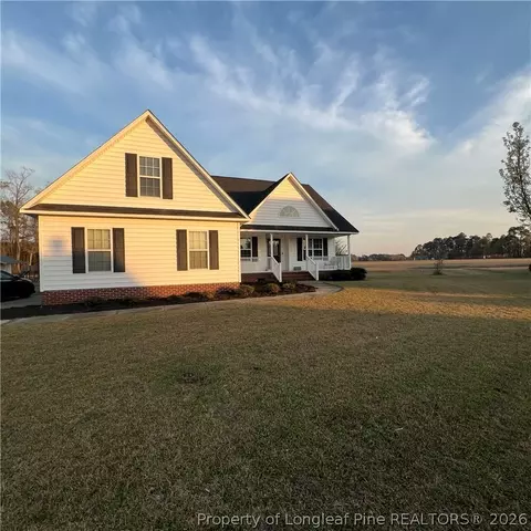 5616 Royal Pines Cir, Wade, NC 28395