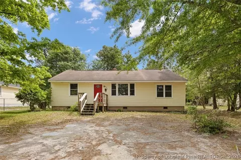 508 E 6th Ave, Raeford, NC 28376