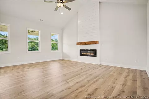 Living - 121 Evelene Way, Clinton, NC 28328 photo 2 of 3