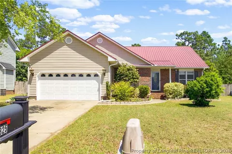 4825 Miranda Dr, Hope Mills, NC 28348