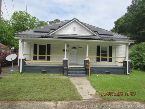 215 E Maple St, Mount Olive, NC 28365