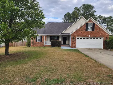 136 Cross Creek Dr, Raeford, NC 28376