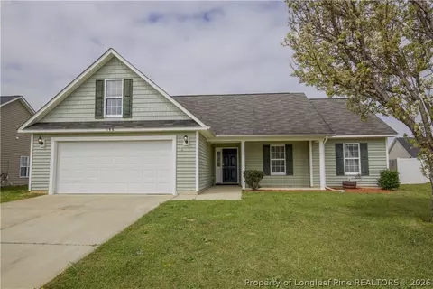 196 Lochwood Dr, Raeford, NC 28376