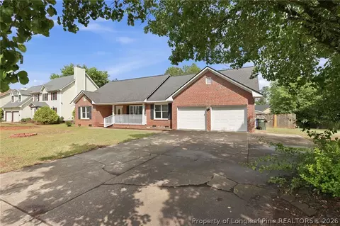 1967 Oakview Dr, Fayetteville, NC 28314