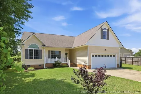 6590 Colepark Dr, Hope Mills, NC 28348