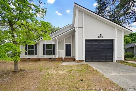 2109 Lakeridge Dr, Fayetteville, NC 28304